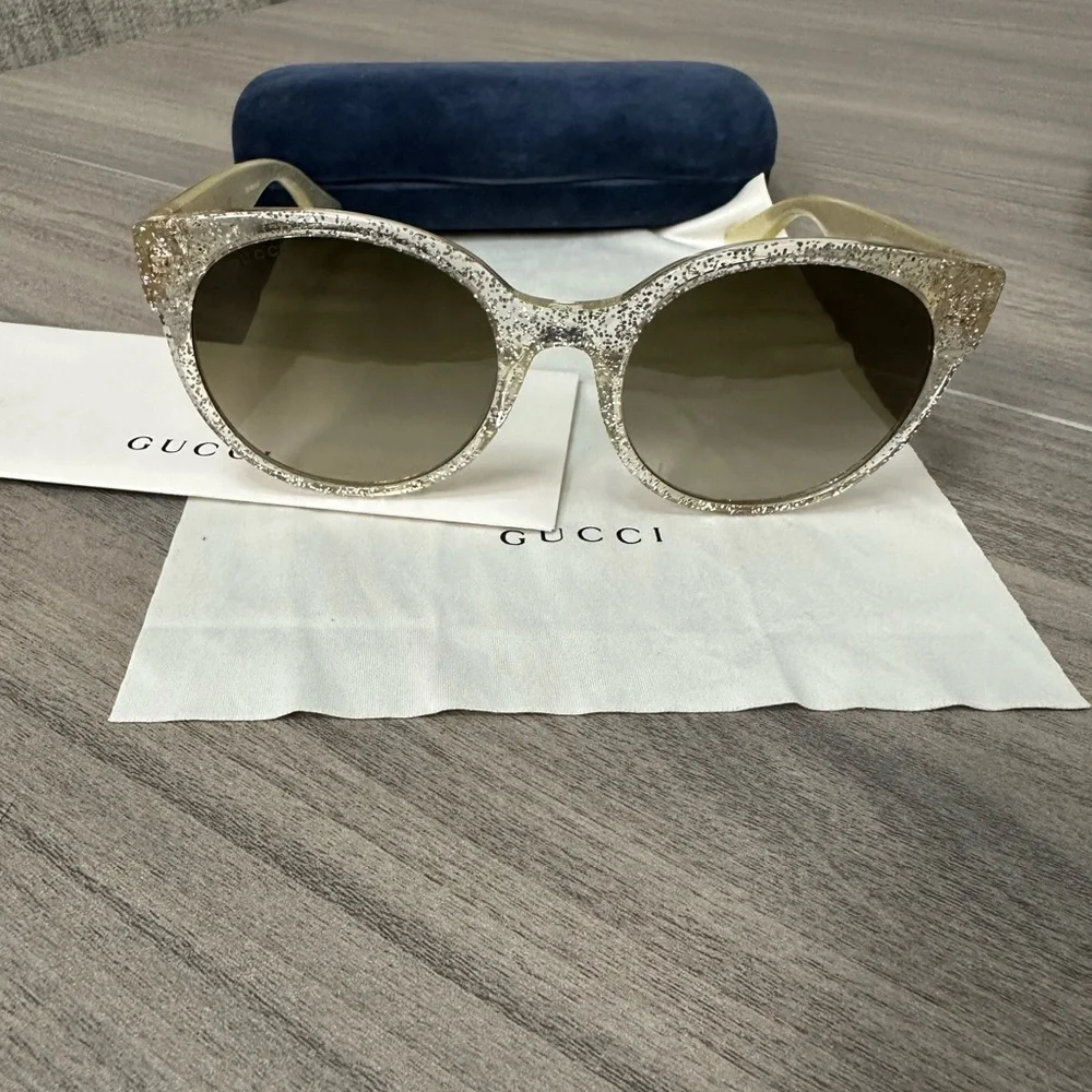 Gucci Sparkling Silver Glitter Oversized Sunglasses - Silver - Picture 1 of 6